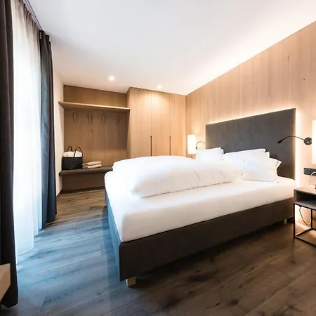 Alpenflora Hotel 4*